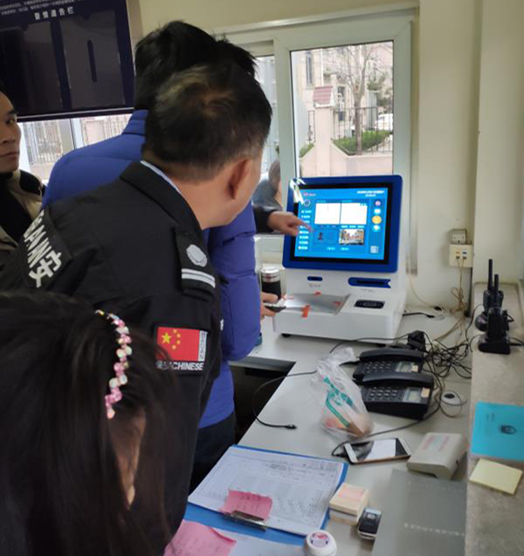在小區(qū)出入時，悅訪客，訪客機登記訪客信息跟手工登記哪個好?